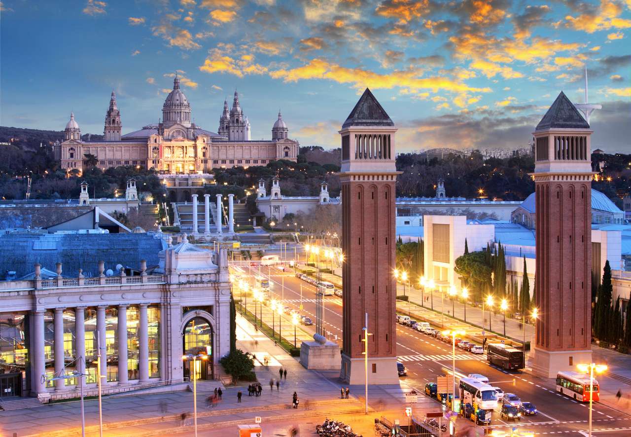 Widok zmierzchu w Barcelonie, Hiszpania. Plac Hiszpański puzzle online
