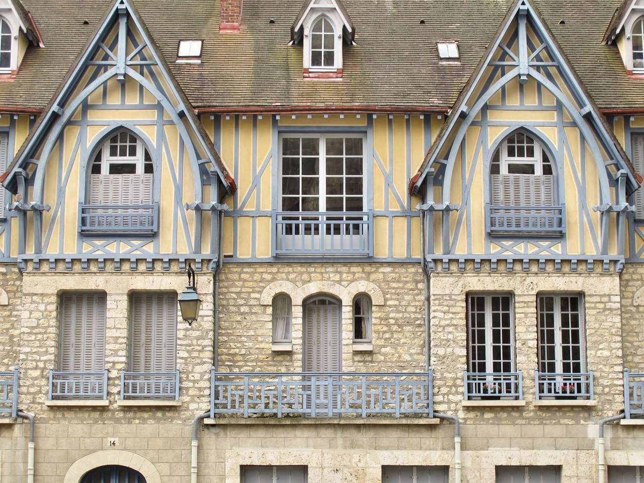 Ładny dom w Chartres puzzle online