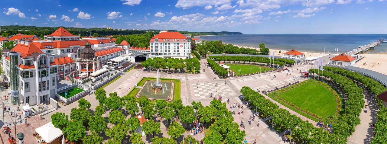 Panorama Sopotu nad Bałtykiem z drewnianym molo puzzle online