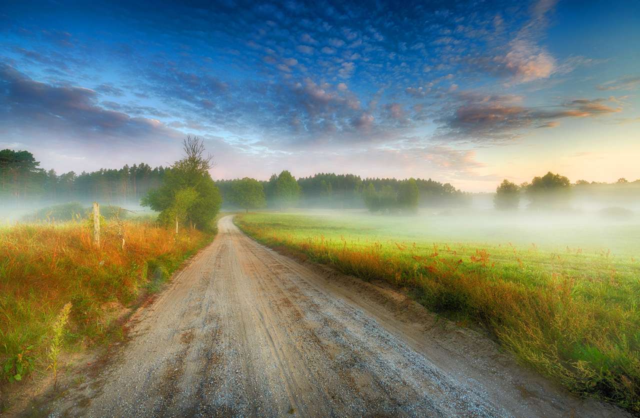 Piękny letni mglisty poranek krajobraz puzzle online