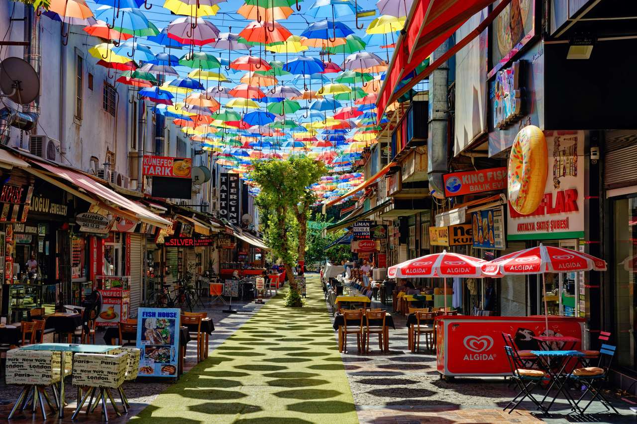 Ulica parasolowa, Antalya puzzle online