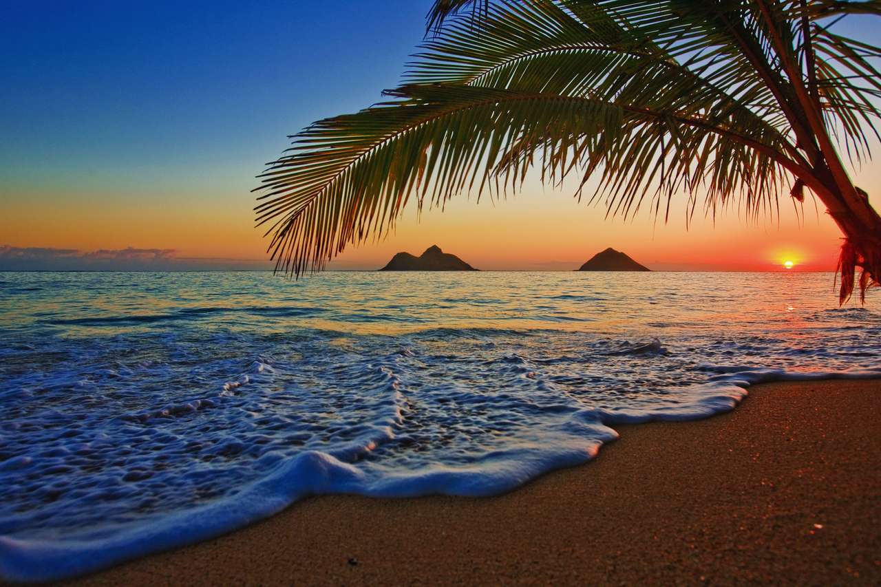 Wschód słońca nad Pacyfikiem na plaży Lanikai na Hawajach puzzle online