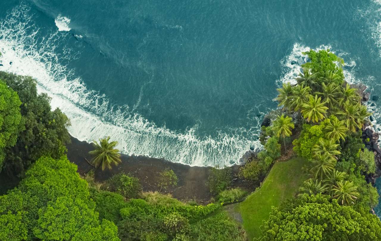 Czarna plaża na Hawajach puzzle online