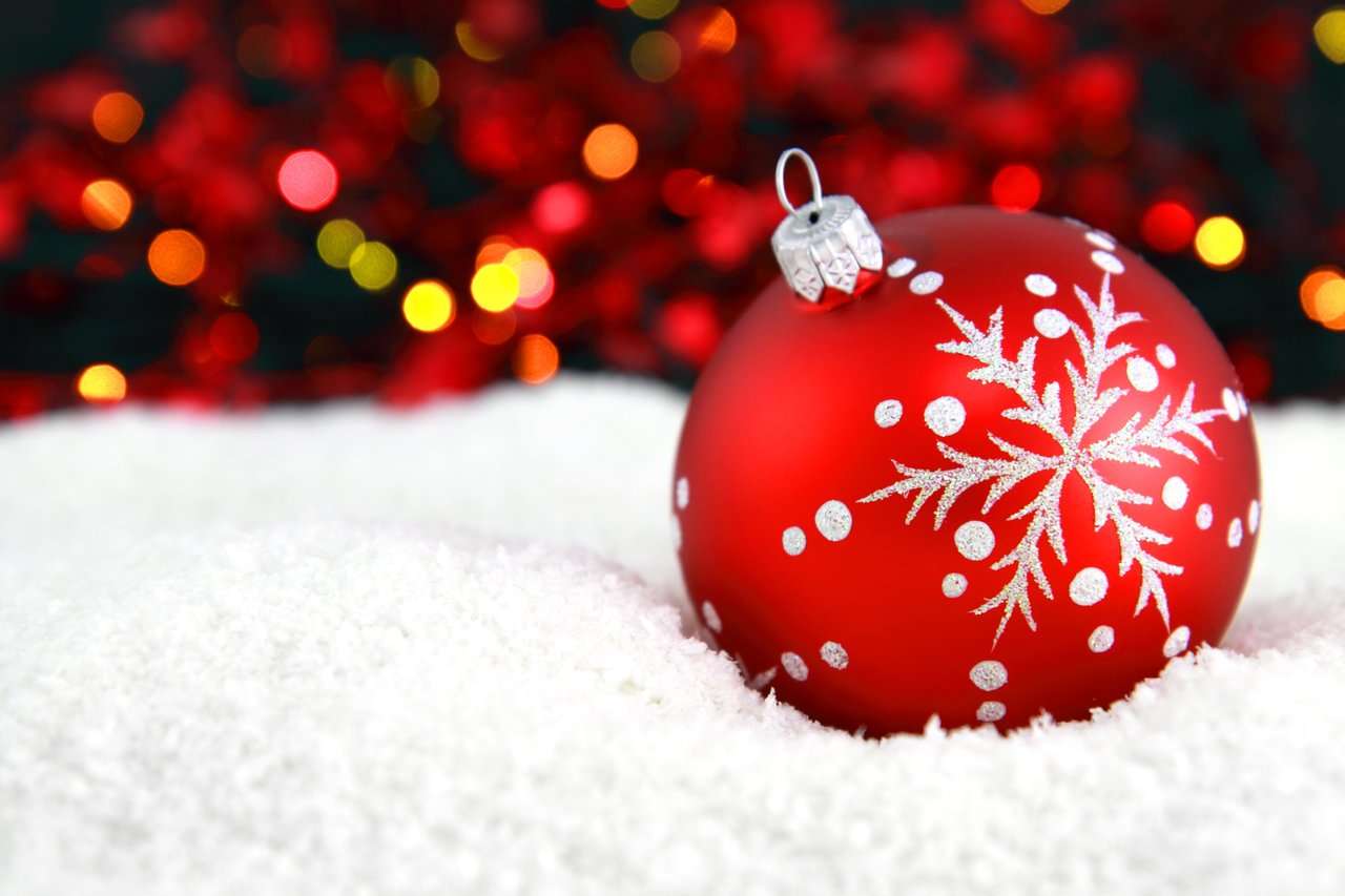 czerwona piłka świąteczna puzzle online