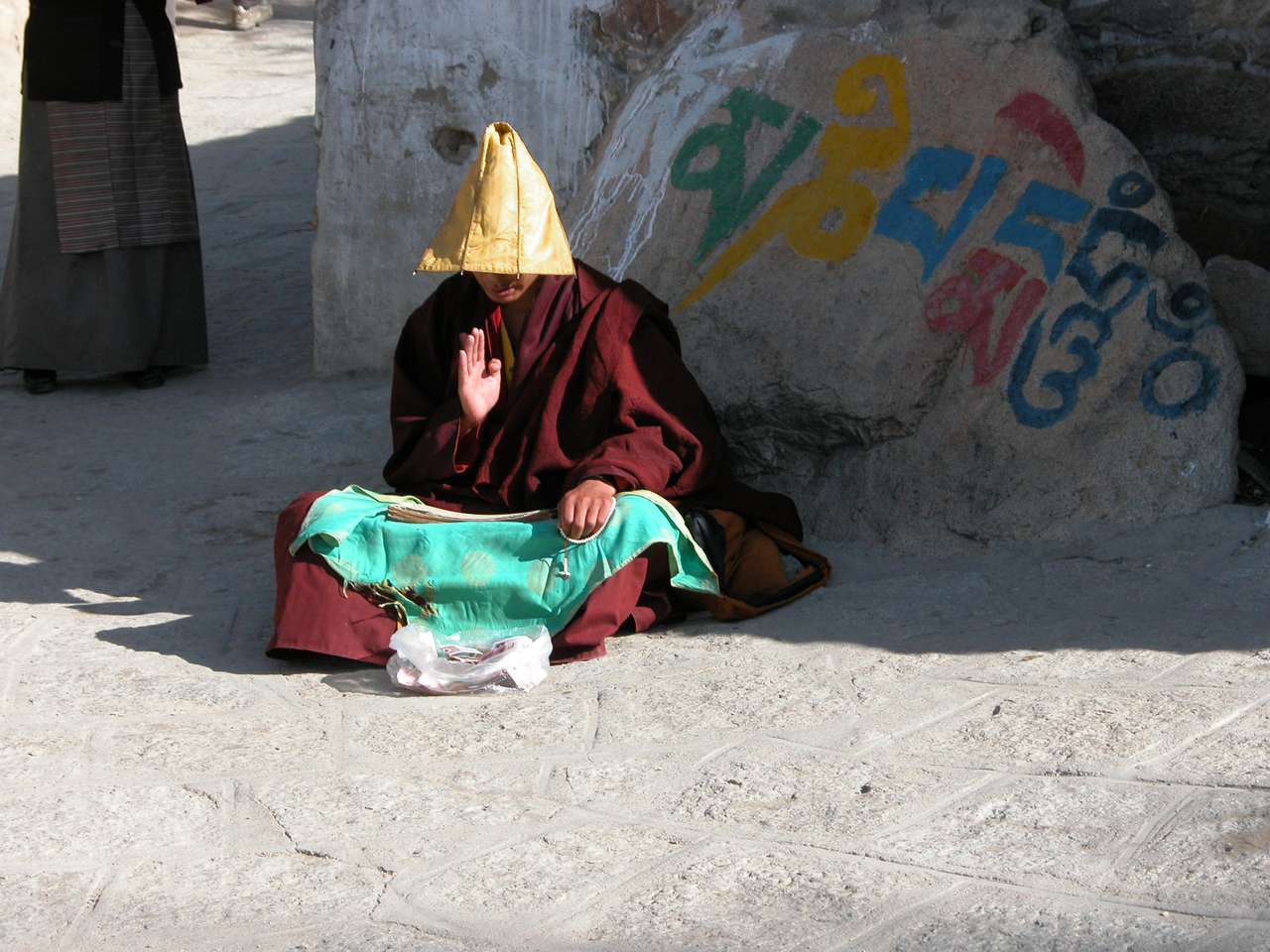 Tybetański mnich w modlitwie puzzle online
