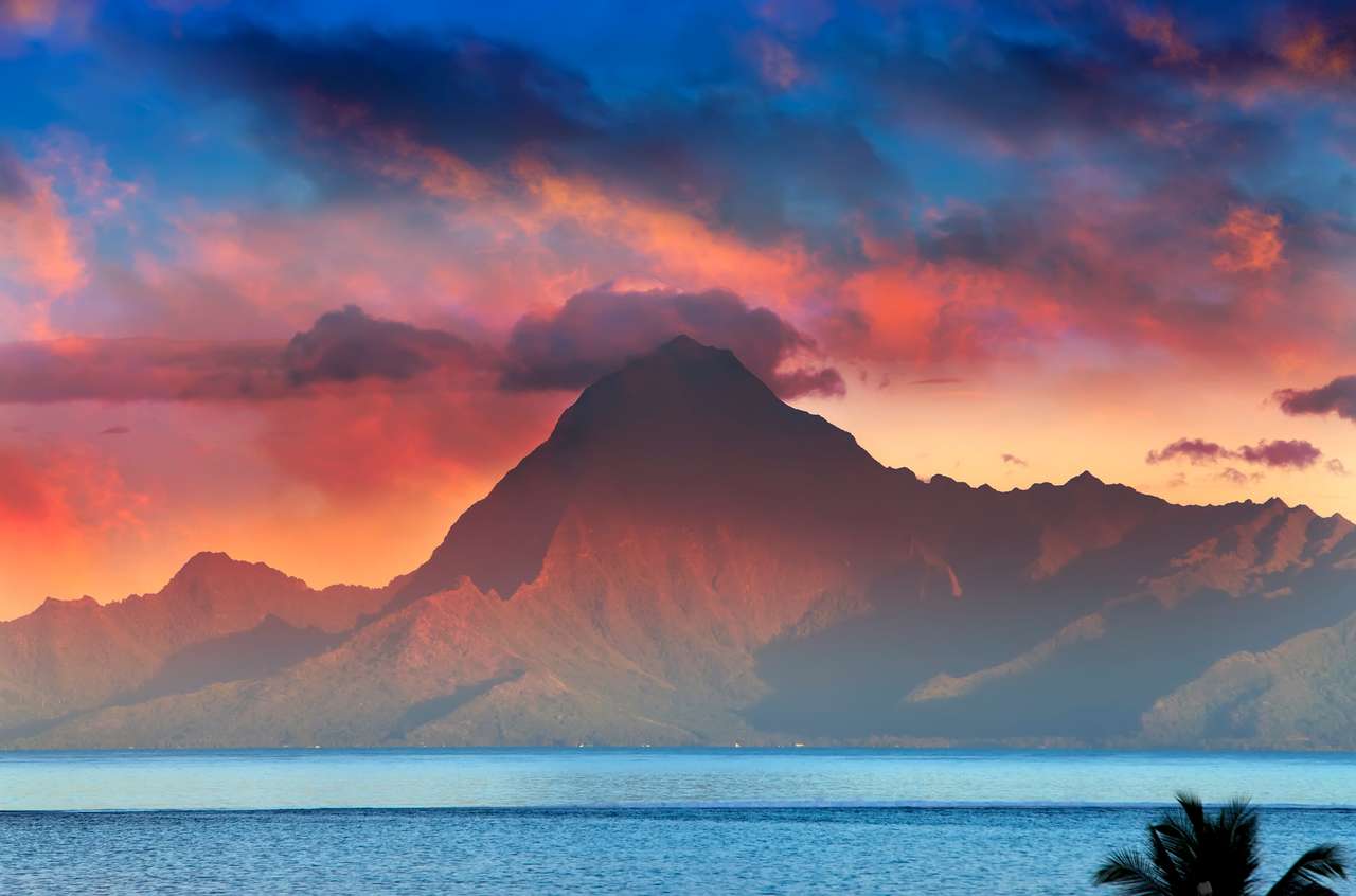 Góra Orohena o zachodzie słońca. Polinezja. Tahiti. puzzle online