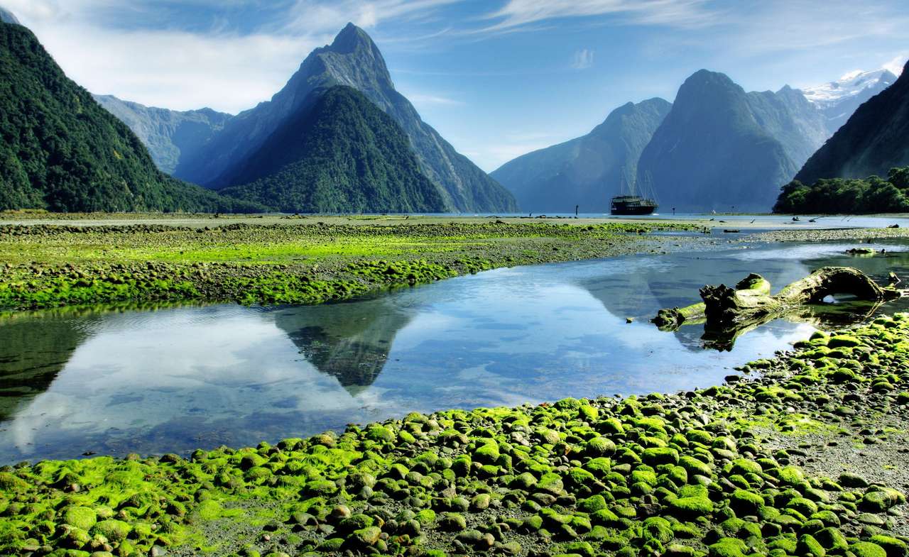Mitre Peak, Nowa Zelandia podczas odpływu puzzle online