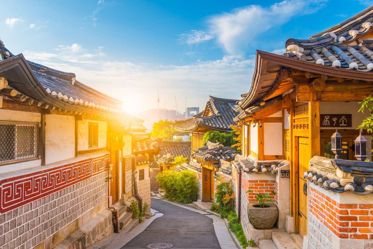 Wschód słońca Bukchon Hanok Village w Seulu, Korea Południowa. puzzle online