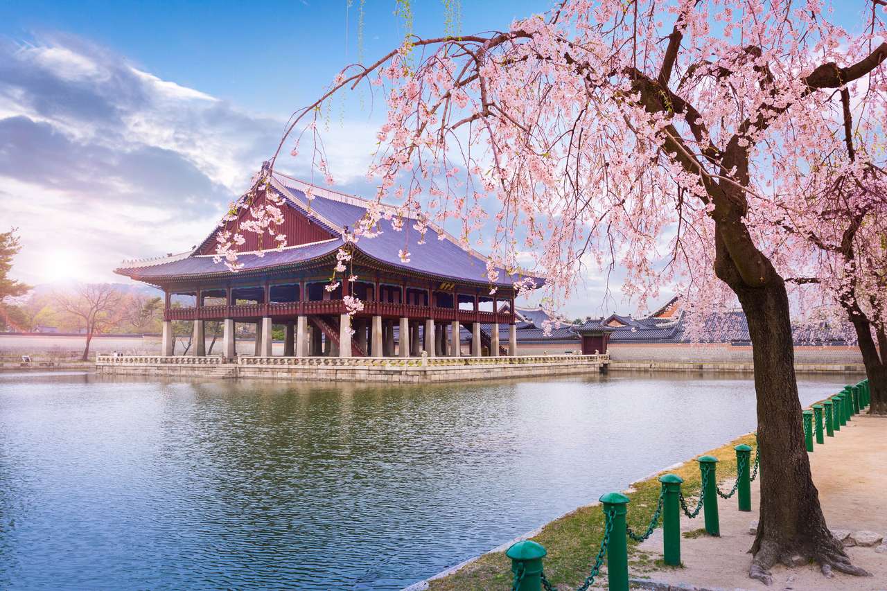 Pałac Gyeongbokgung wiosną, Korea Południowa. puzzle online