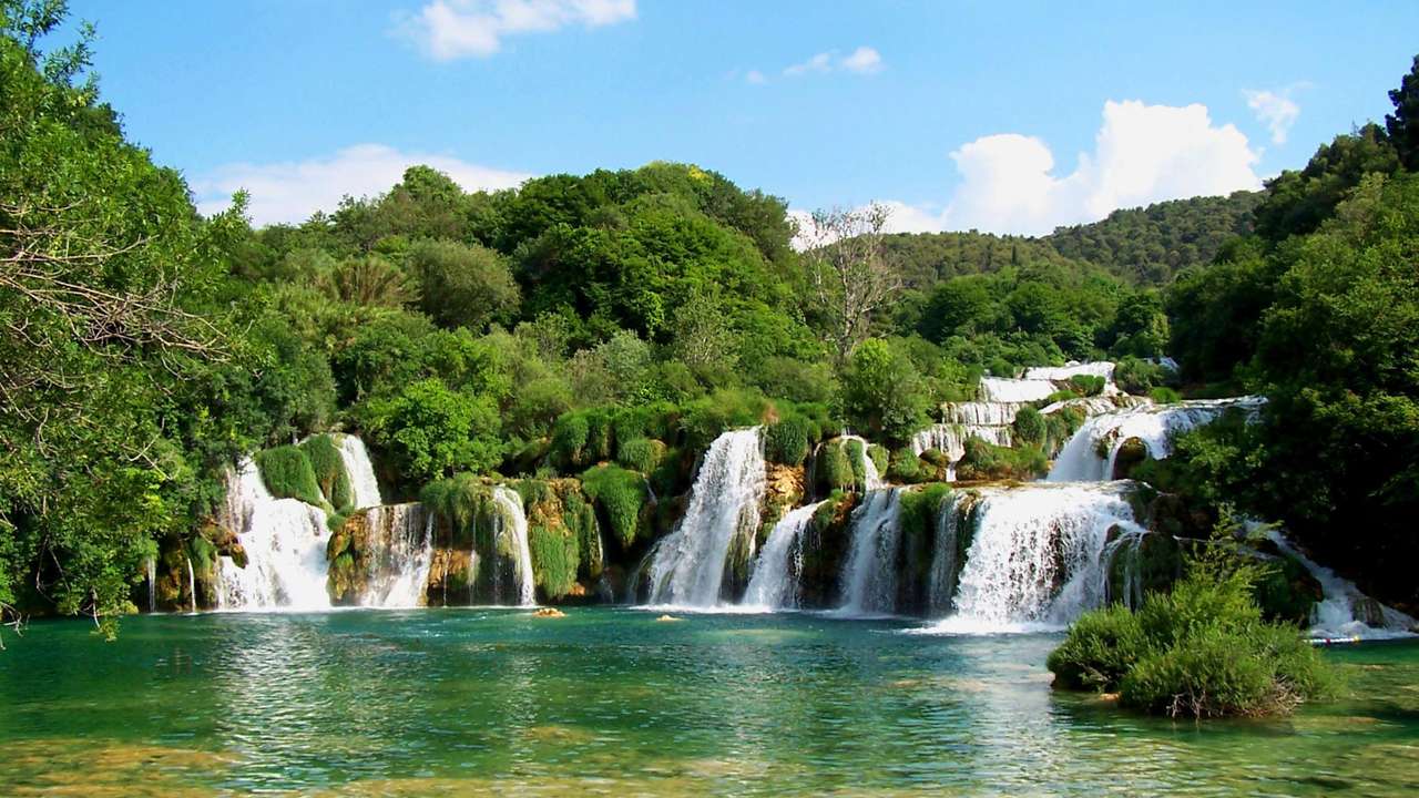 Piękny krajobraz wodospadu puzzle online