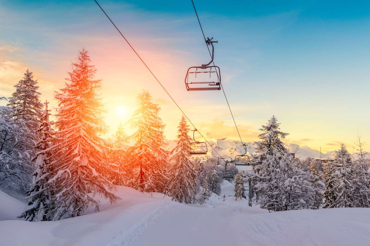 Zachód słońca w zimowym krajobrazie w górach Alpy Julijskie-Europa puzzle online