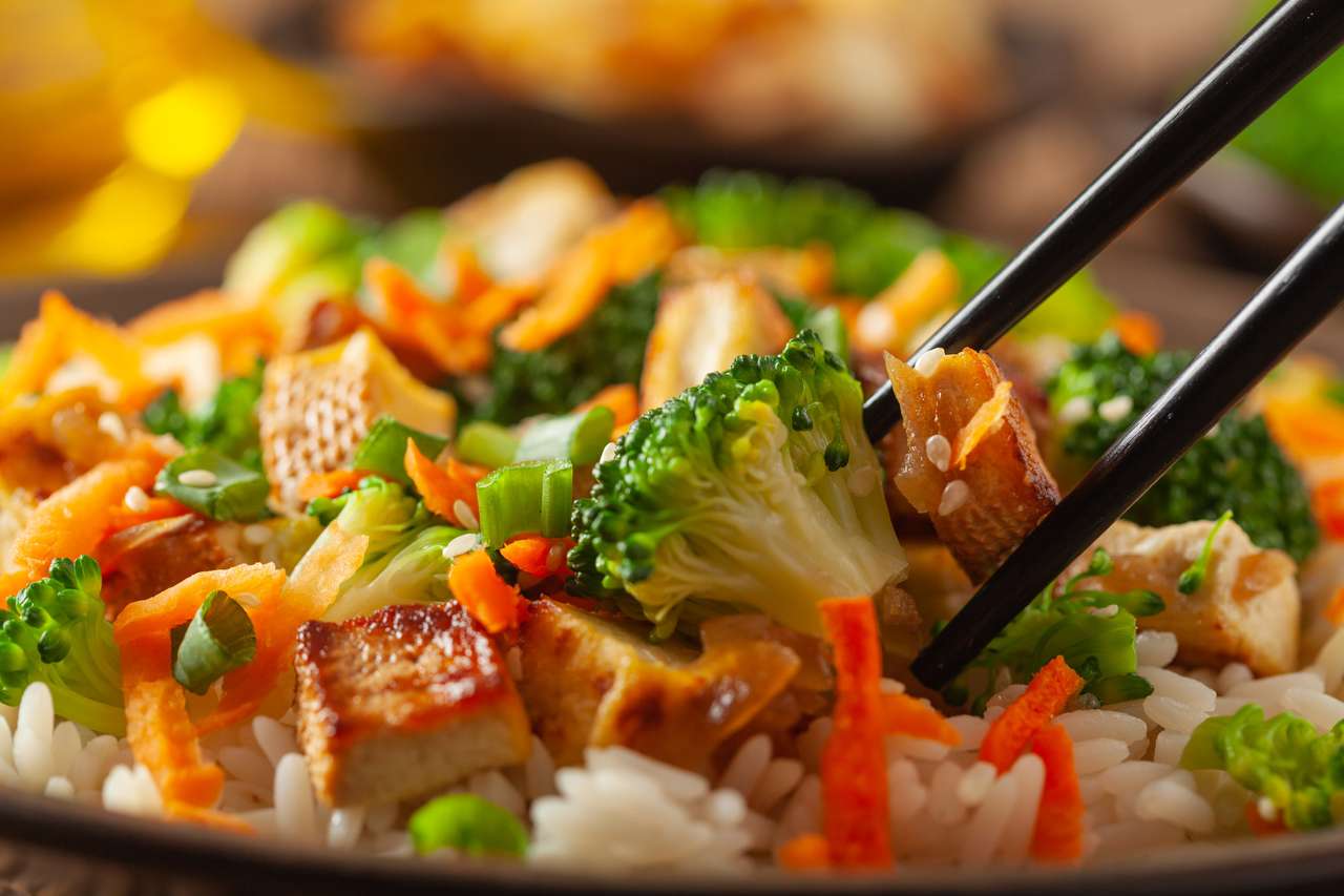 Tofu z ryżem i warzywami puzzle online
