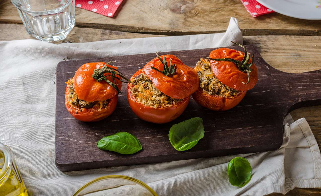 Pieczone pomidory faszerowane ziołami puzzle online