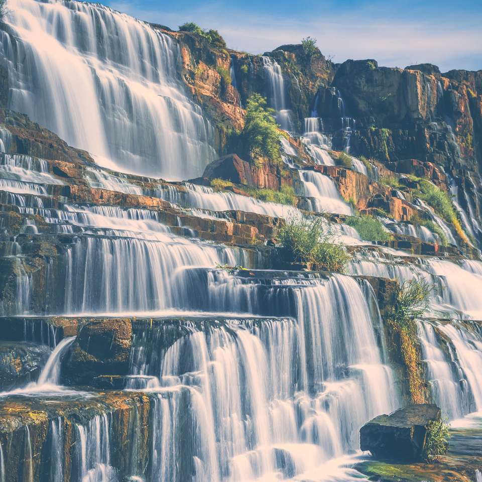 Kaskadowy wodospad Pongour, Wietnam puzzle online