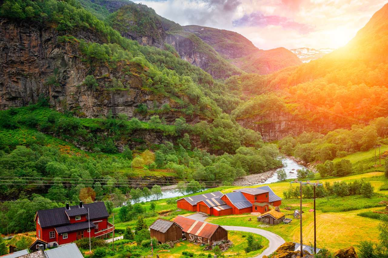 Wioska nad brzegiem rzeki w Norwegii puzzle online