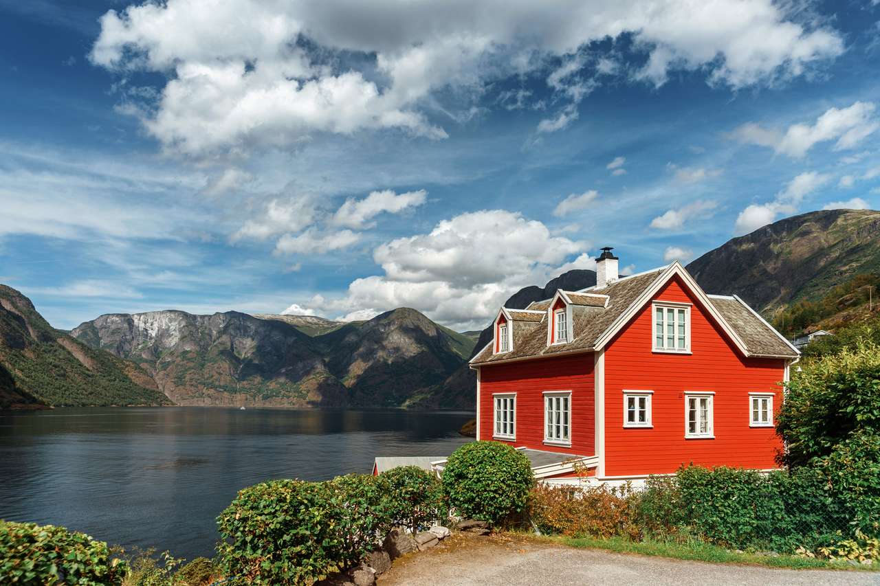 Norweski czerwony dom puzzle online