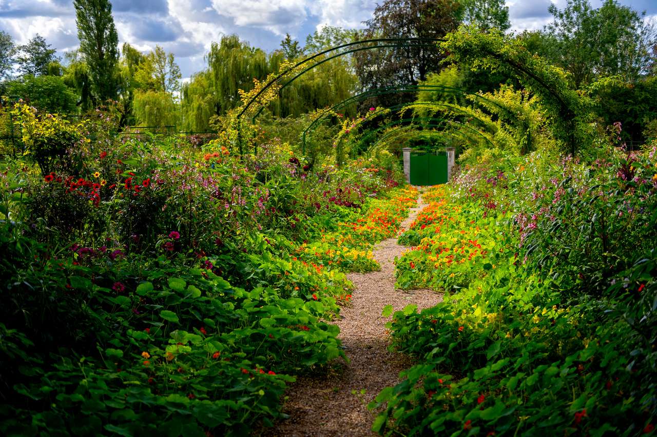 Aleja Kwiatów w ogrodzie Moneta w Giverny puzzle online