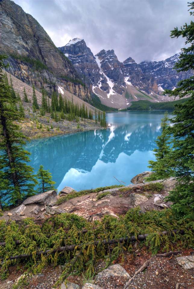 Jezioro Moraine w Parku Narodowym Banff, Kanada puzzle online