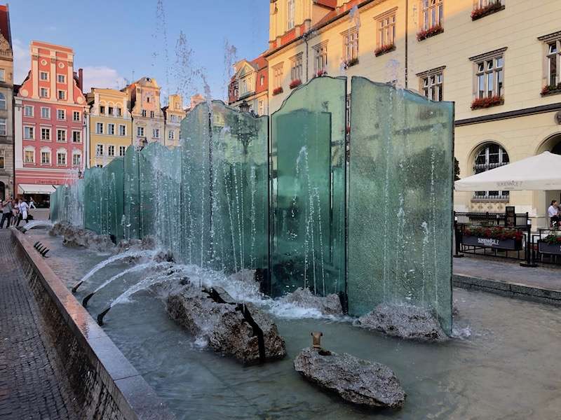 Szklana fontanna na rynku we Wrocławiu puzzle online