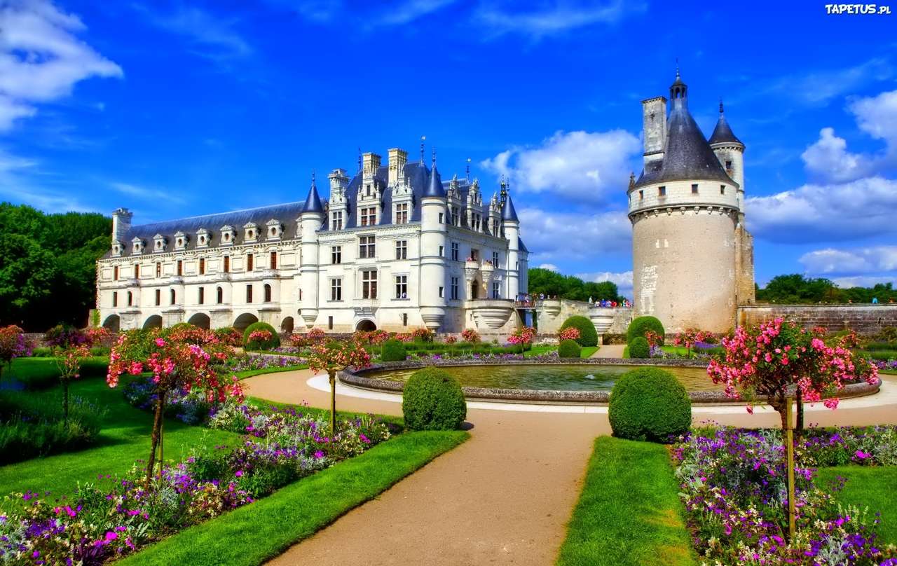 A castle with a beautiful garden in France jigsaw puzzle