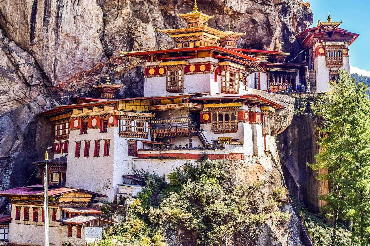 Taktshang Goemba Monastery in the Himalayas on a cliff puzzle