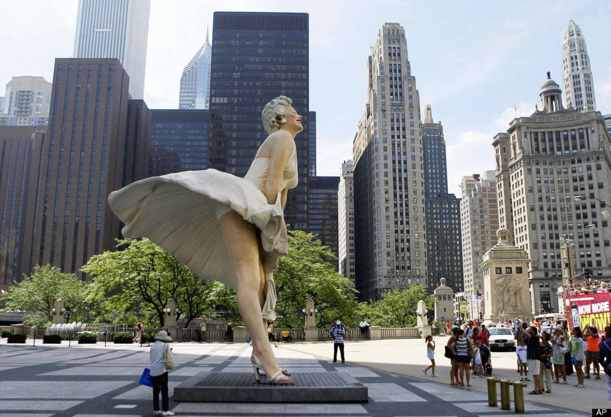 Gigantyczny posąg M. Monroe w Kalifornii puzzle online