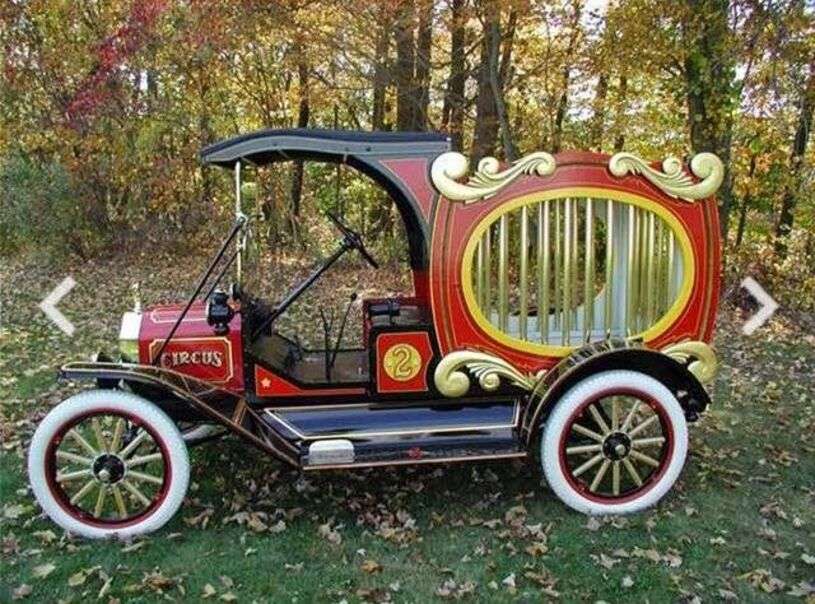 Samochód marki Ford cyrk rok 1915 puzzle online