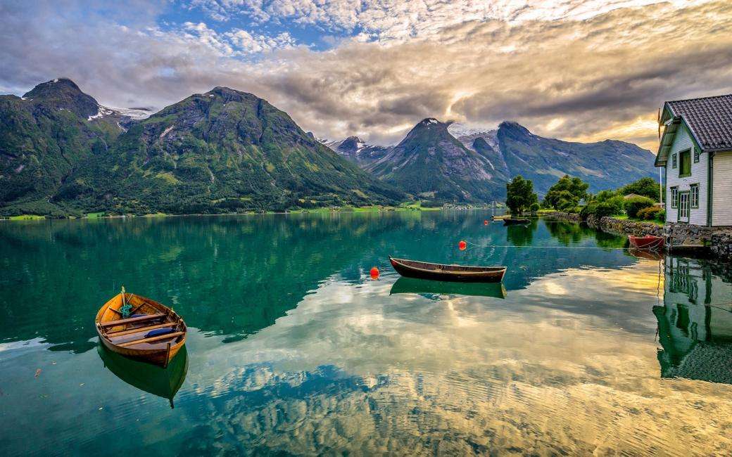 Góry z jeziorem. Norwegia puzzle online