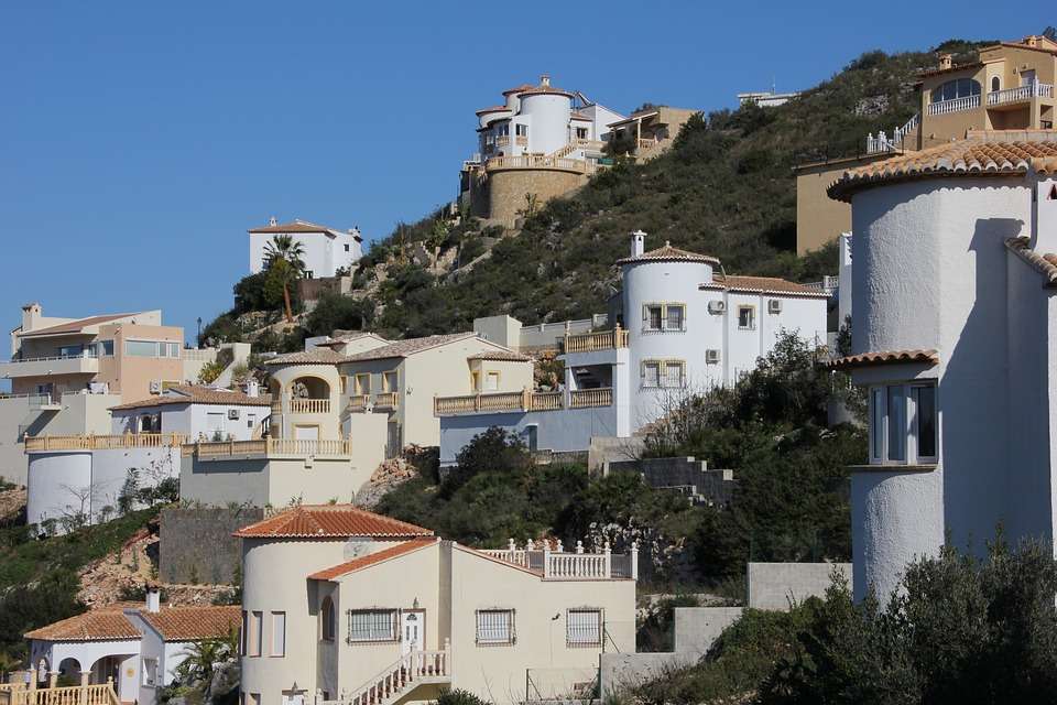 Miasto na wzgórzu w Hiszpanii puzzle online