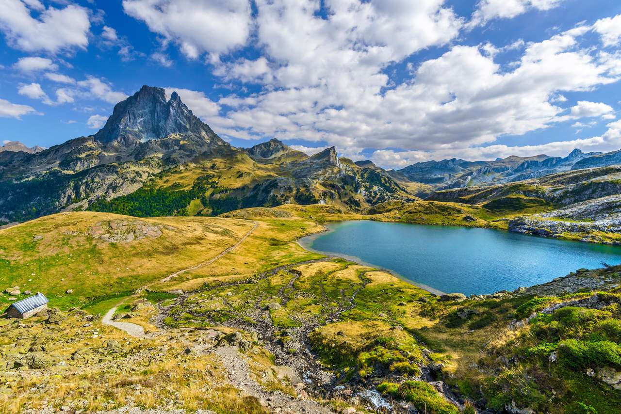 Szczyt górski Midi Ossau i jezioro Roumassot puzzle online