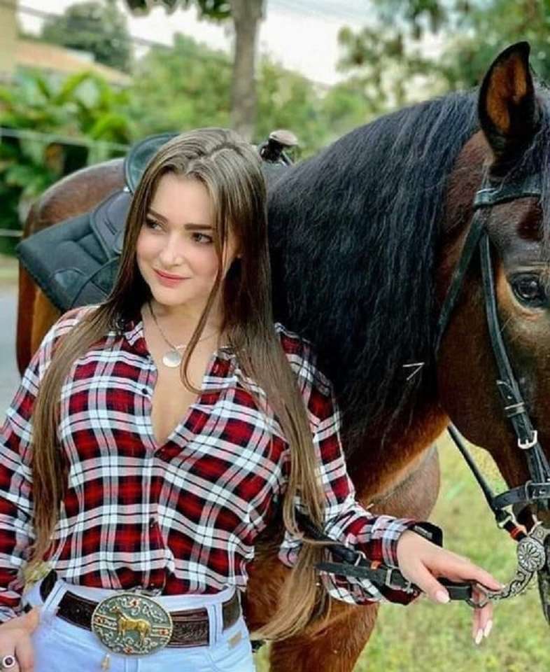 piękna dziewczyna z koniem puzzle online