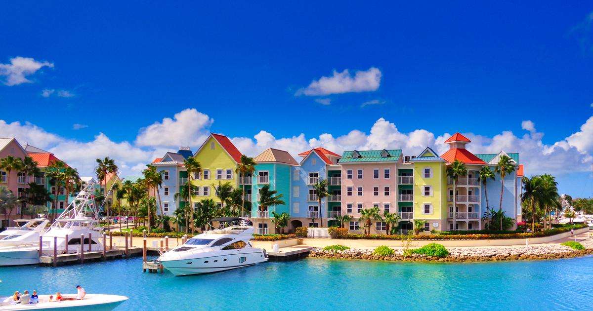 Kolorowe domy na wyspie Bahama puzzle online