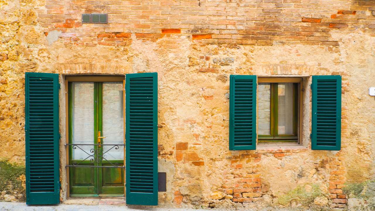 Zabytkowy budynek w Monteriggioni puzzle online