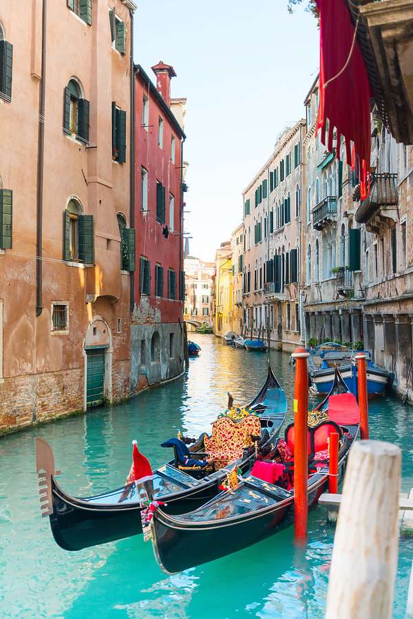 Kanał i gondole w Wenecji puzzle online