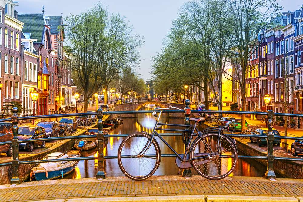 Amsterdam - de stad en de constitutionele hoofdstad van Nederland puzzel