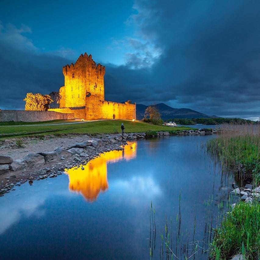 Zamek o zachodzie słońca puzzle online