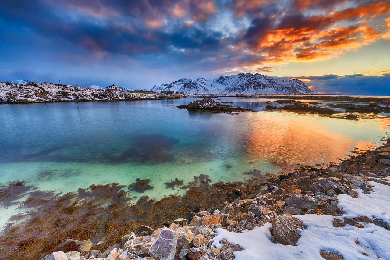Krajobraz norweskich lofotów o zachodzie słońca puzzle online
