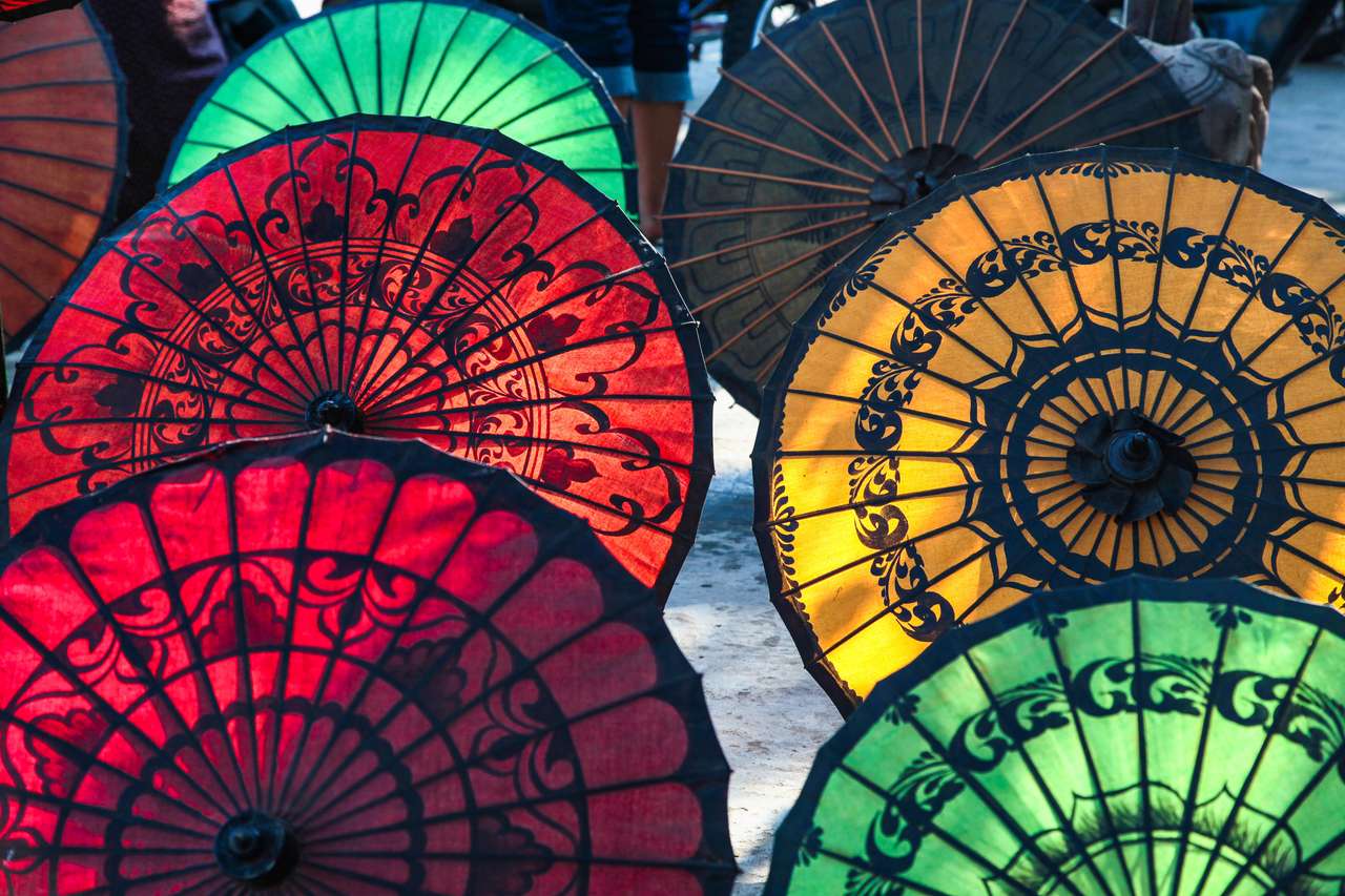 Kolorowe birmańskie parasole puzzle online