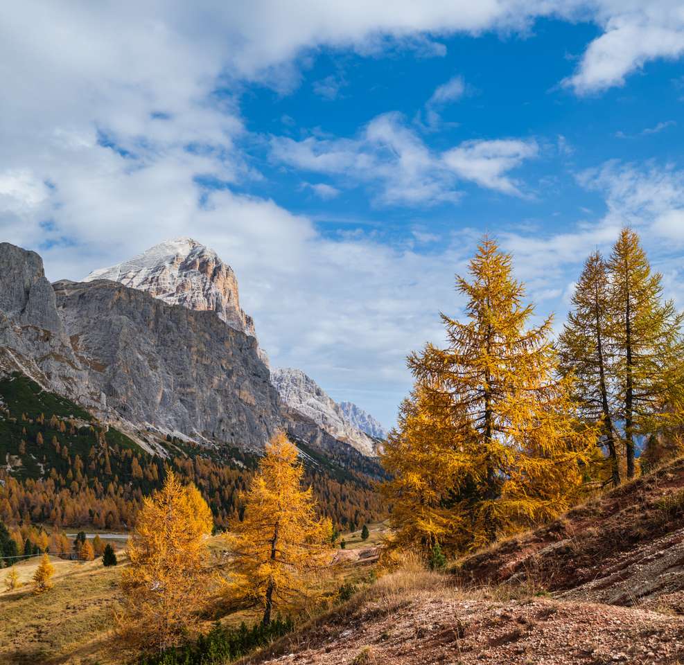 Słoneczne kolorowe jesienne alpejskie Dolomity puzzle online