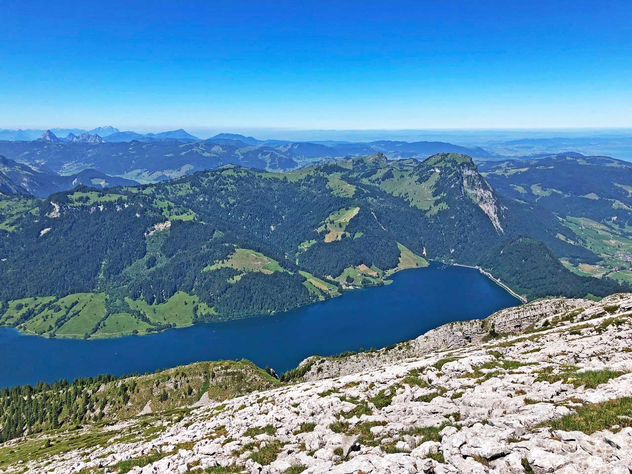 Alpejskie jezioro Waegitalersee puzzle online