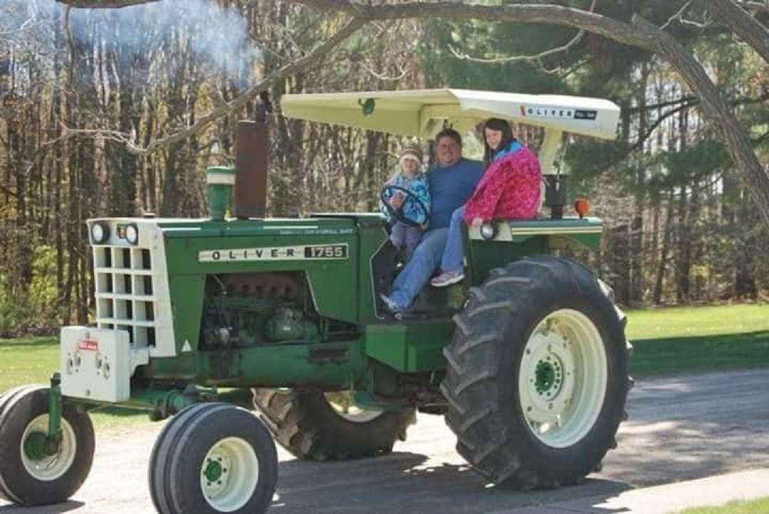 chłopska rodzina na traktorze puzzle online