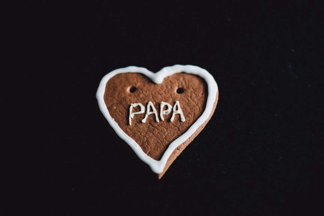 ciastko w kształcie serca z dekoracją papa puzzle online