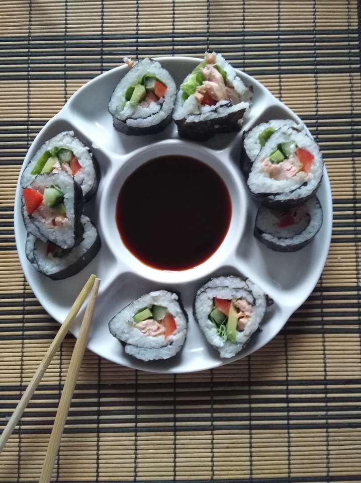 Sushi z sosem sojowym puzzle online