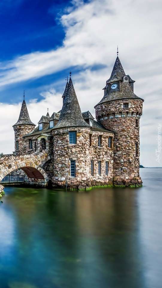 Zamek na wodzie puzzle online