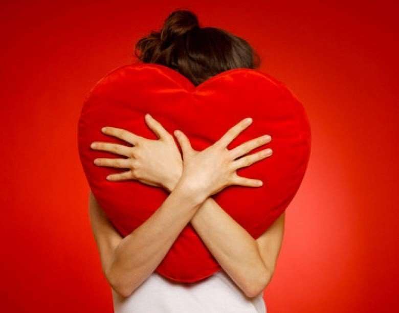 Poduszka- czerwone serce puzzle online