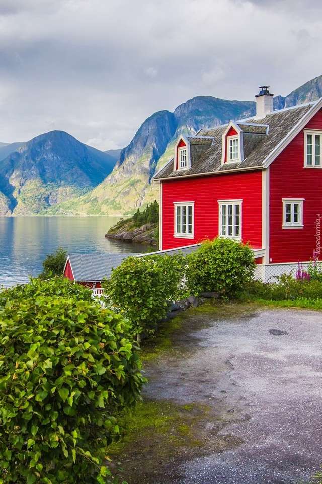 Czerwony dom przy fiordzie-Sognefjorden puzzle online