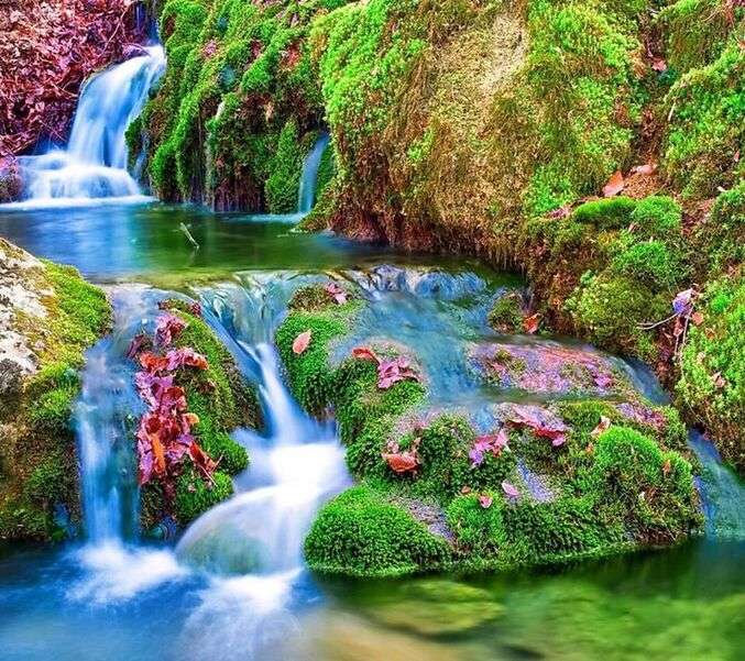 piękne wodospady w lesie puzzle online