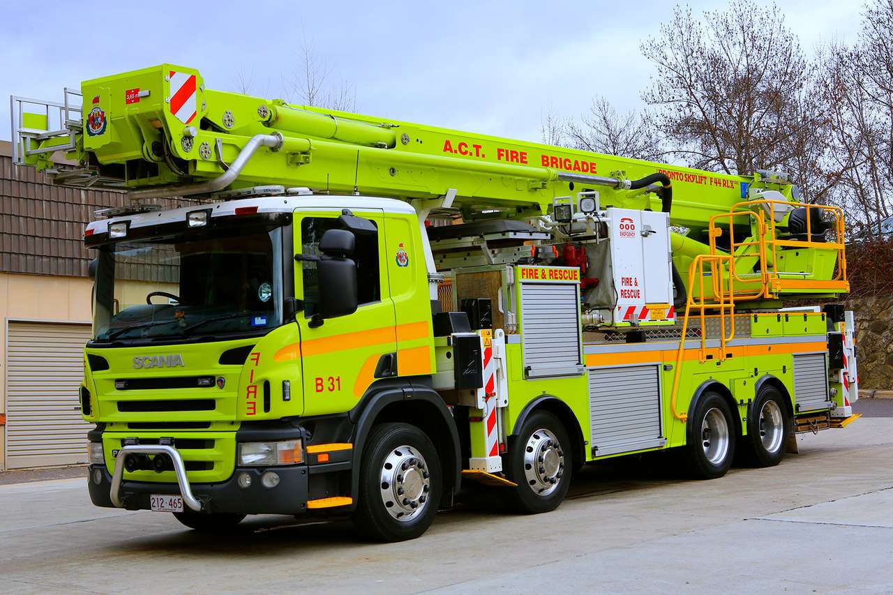 limonkowy wóz strażacki puzzle online