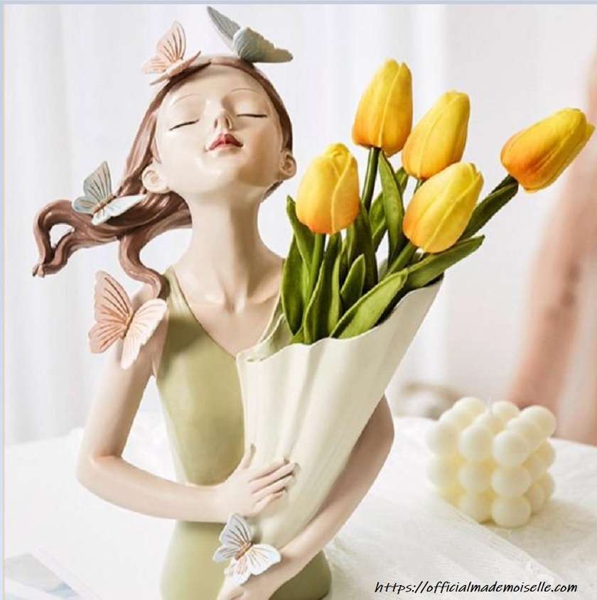 Oryginalny wazon z rzeźbą i żółte tulipany puzzle online