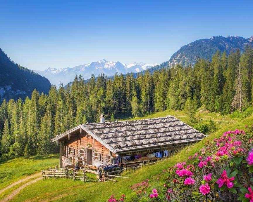 Drewniany dom w górach puzzle online
